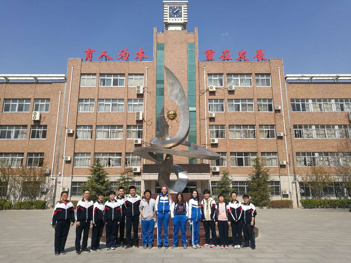 郑州市回民初级中学建校6年，正在突破管城区教育天花板_初中_办学_生源